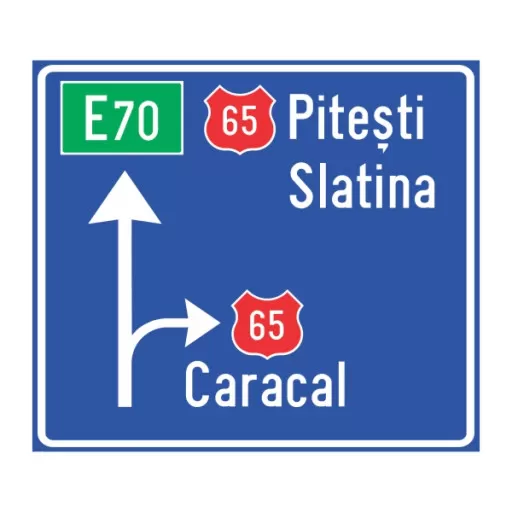 Presemnalizarea directiilor la o intersectie de drumuri din afara localitatii