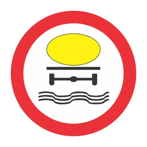 Accesul interzis vehiculelor care transporta substante de natura sa polueze apele